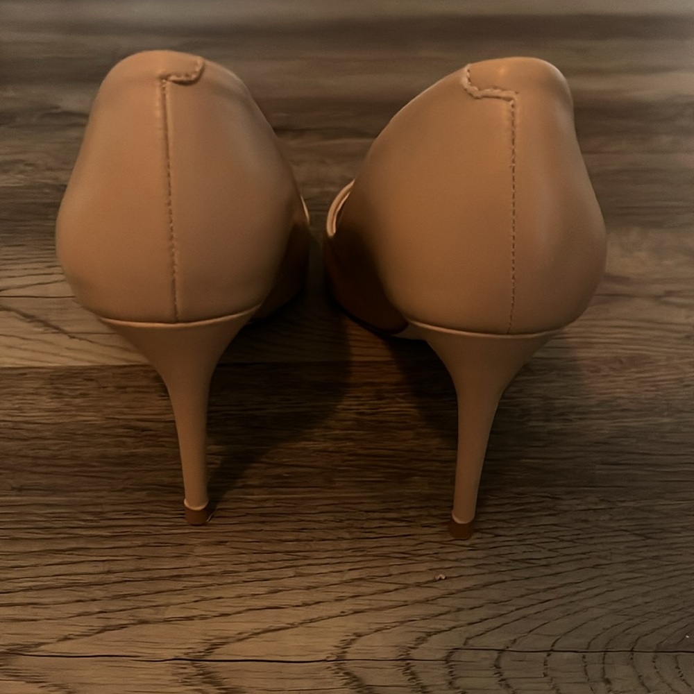 SOLD Nude Steve Madden pumps - Picture 3 of 3